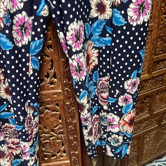 Blue Floral Ankle Cropped Pants - Picture 6 of 9